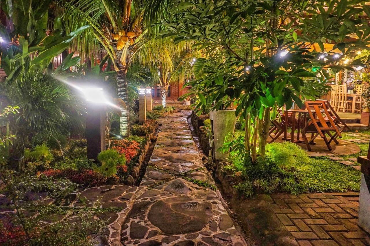 The Wisma Pulau Merah Pasanggaran Buitenkant foto